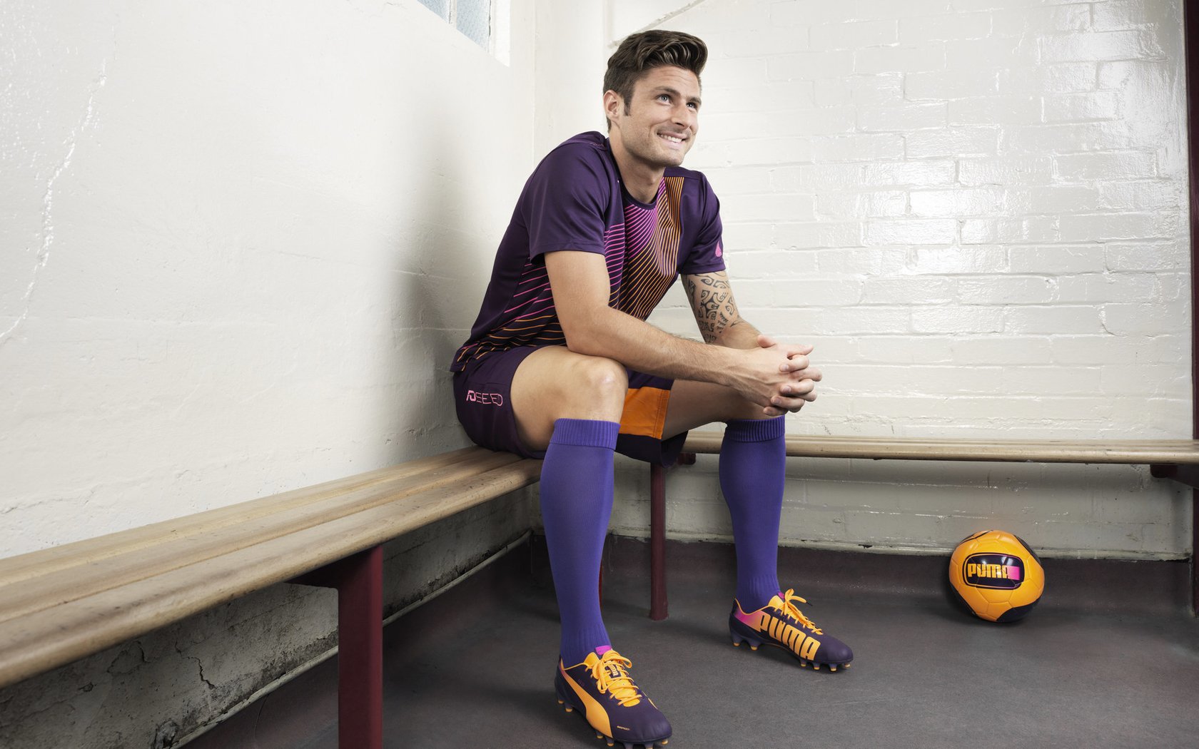 西甲“争冠大戏”：皇马VS巴萨，世纪大战火花四射